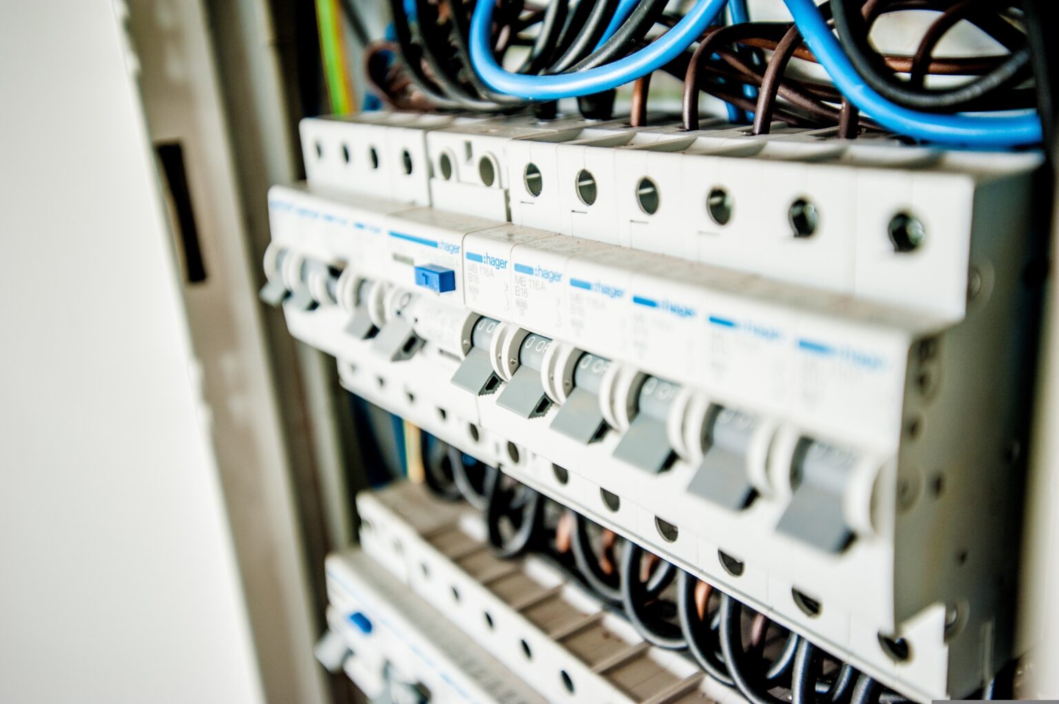 Protecciones y Seguridad Eléctricas
